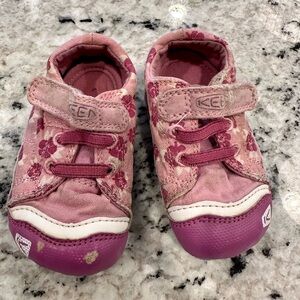 ⭐️ 3 for $15 ⭐️ Keen Pink Baby Walker Shoes size 18 month